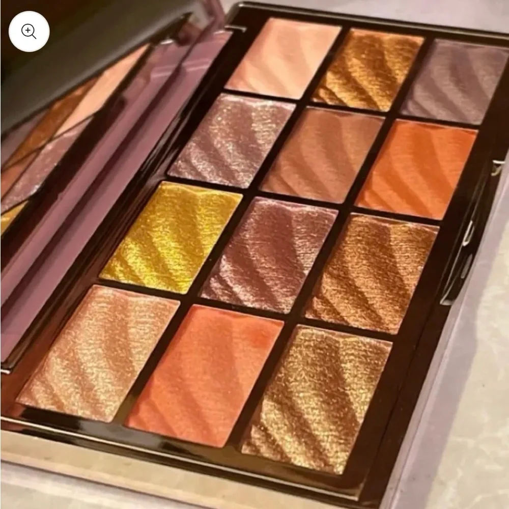 Ciate London The Velvet Eyeshadow Palette, 12 pan compact with mirror